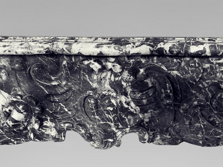 Belle cheminée d'époque Louis XV en marbre Gris Sainte Anne Belle cheminée d'époque Louis XV en marbre Gris Sainte Anne-1