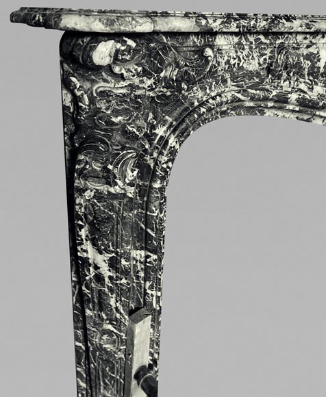 Belle cheminée d'époque Louis XV en marbre Gris Sainte Anne Belle cheminée d'époque Louis XV en marbre Gris Sainte Anne-2