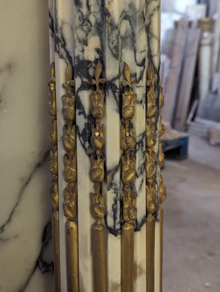 Cheminée de style Louis XVI en marbre Panazeau et bronze à colonnes détachées et cannelées Cheminée de style Louis XVI en marbre Panazeau et bronze à colonnes détachées et cannelées-6