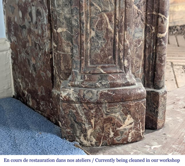 Cheminée d'époque Louis XV en marbre Rouge Royal décorée de cartouches asymétriques Cheminée d'époque Louis XV en marbre Rouge Royal décorée de cartouches asymétriques-3