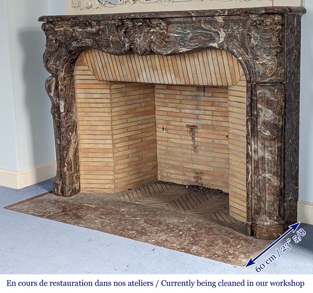 Cheminée d'époque Louis XV en marbre Rouge Royal décorée de cartouches asymétriques Cheminée d'époque Louis XV en marbre Rouge Royal décorée de cartouches asymétriques-8