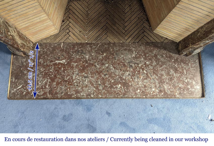 Cheminée d'époque Louis XV en marbre Rouge Royal décorée de cartouches asymétriques Cheminée d'époque Louis XV en marbre Rouge Royal décorée de cartouches asymétriques-11