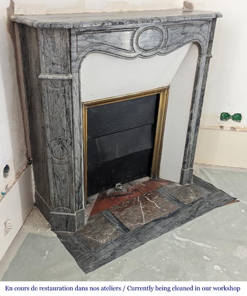 Cheminée ancienne de style Louis XV, modèle Pompadour, en marbre Bleu Fleuri Cheminée ancienne de style Louis XV, modèle Pompadour, en marbre Bleu Fleuri-2