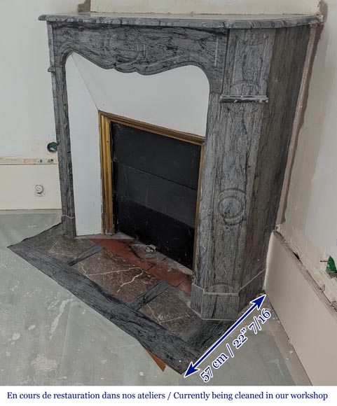 Cheminée ancienne de style Louis XV, modèle Pompadour, en marbre Bleu Fleuri Cheminée ancienne de style Louis XV, modèle Pompadour, en marbre Bleu Fleuri-5