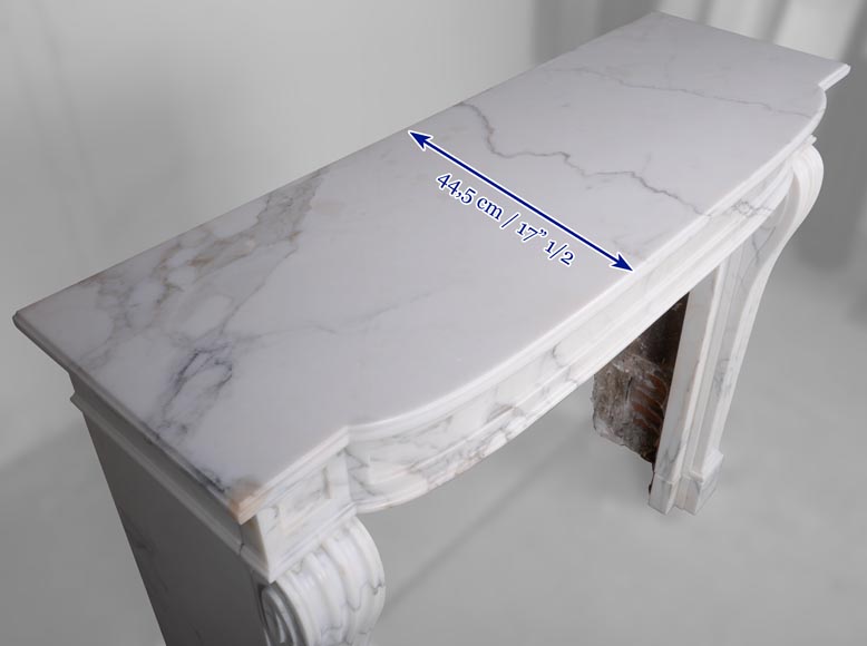 Cheminée de style Louis XVI en marbre demi-statuaire au bandeau galbé Cheminée de style Louis XVI en marbre demi-statuaire au bandeau galbé-9