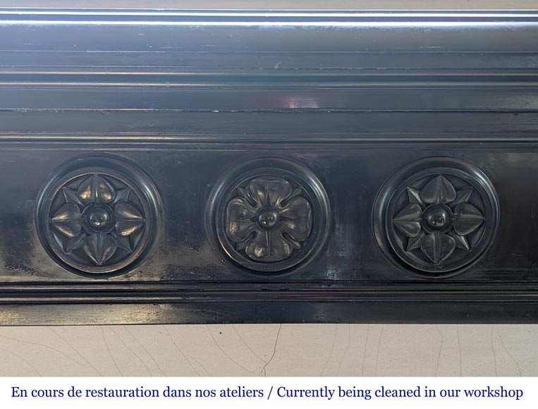 Cheminée Napoléon III en marbre Noir de Belgique aux colonnettes Cheminée Napoléon III en marbre Noir de Belgique aux colonnettes-1