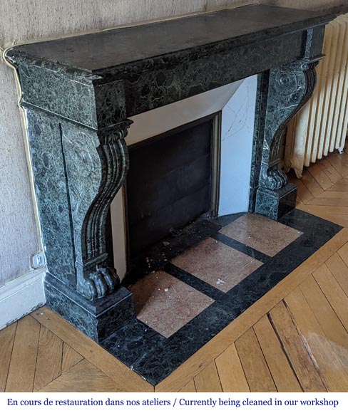 Cheminée de style Napoléon III à pattes de lions en marbre vert de mer Cheminée de style Napoléon III à pattes de lions en marbre vert de mer-2