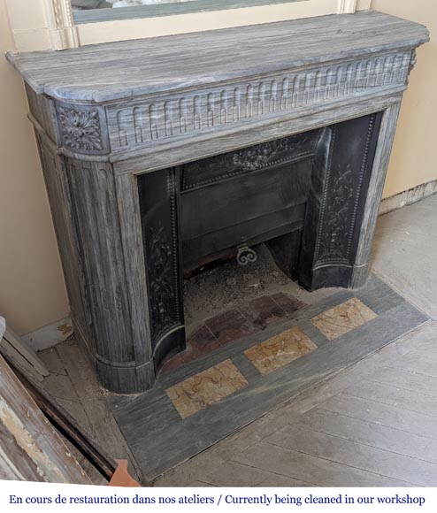 Cheminée de style Louis XVI à rudenture aux coins arrondis en Turquin clair Cheminée de style Louis XVI à rudenture aux coins arrondis en Turquin clair-2