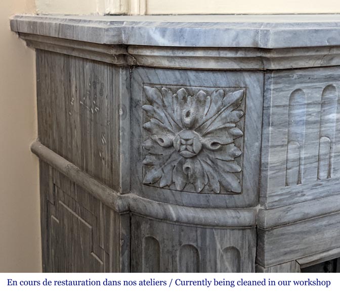 Cheminée de style Louis XVI à rudenture aux coins arrondis en Turquin clair Cheminée de style Louis XVI à rudenture aux coins arrondis en Turquin clair-3