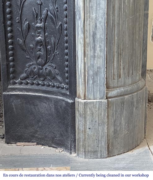 Cheminée de style Louis XVI à rudenture aux coins arrondis en Turquin clair Cheminée de style Louis XVI à rudenture aux coins arrondis en Turquin clair-7