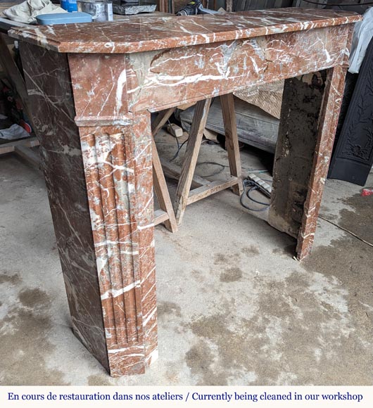 Cheminée de style Louis XVI sculptée en marbre rouge Cheminée de style Louis XVI sculptée en marbre rouge-2