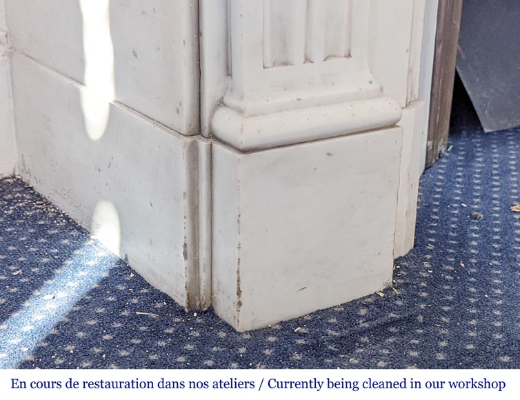 Cheminée de style Louis XVI, moulurée et aux pieds galbés en consoles Cheminée de style Louis XVI, moulurée et aux pieds galbés en consoles-5