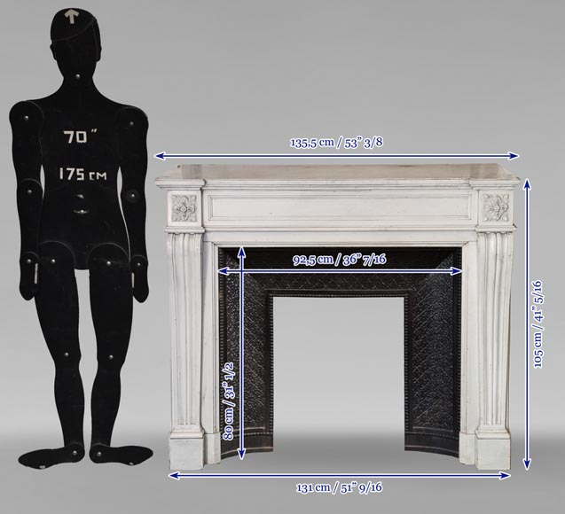 Cheminée de style Louis XVI, moulurée et aux pieds galbés en consoles Cheminée de style Louis XVI, moulurée et aux pieds galbés en consoles-10