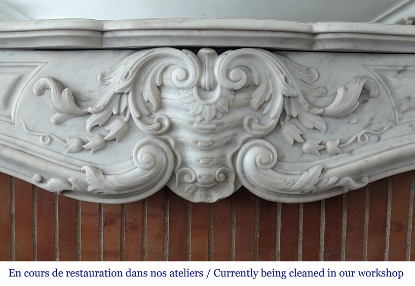 Grande cheminée de style Louis XV en marbre de Carrare au riche décor Grande cheminée de style Louis XV en marbre de Carrare au riche décor-1