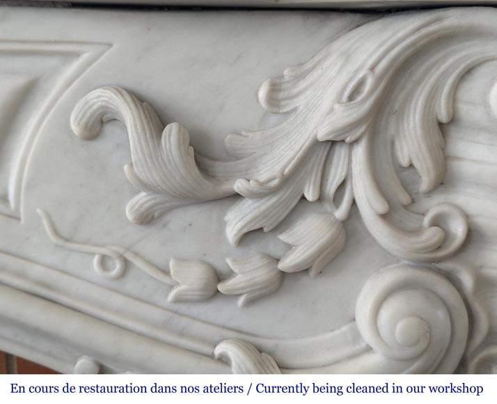 Grande cheminée de style Louis XV en marbre de Carrare au riche décor Grande cheminée de style Louis XV en marbre de Carrare au riche décor-3