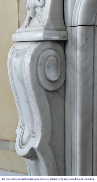 Grande cheminée de style Louis XV en marbre de Carrare au riche décor Grande cheminée de style Louis XV en marbre de Carrare au riche décor-6