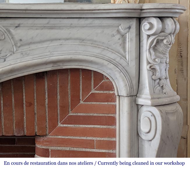 Grande cheminée de style Louis XV en marbre de Carrare au riche décor Grande cheminée de style Louis XV en marbre de Carrare au riche décor-9