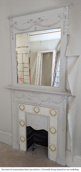 Cheminée de style Louis XVI décorée d'une scène de mythologie en bois Cheminée de style Louis XVI décorée d'une scène de mythologie en bois-1