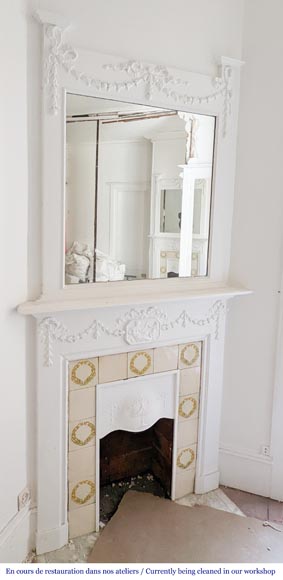 Cheminée en bois de style Louis XVI décorée d'une scène de mythologie Cheminée en bois de style Louis XVI décorée d'une scène de mythologie-1