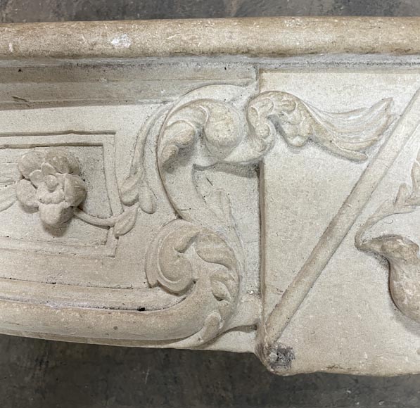 Cheminée d'époque Louis XV en pierre Cheminée d'époque Louis XV en pierre-3