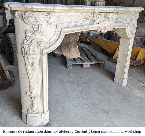 Exceptionnelle cheminée d'époque Napoléon III en marbre de Carrare veiné, orné d'un riche décor de palmettes et d'arabesques Exceptionnelle cheminée d'époque Napoléon III en marbre de Carrare veiné, orné d'un riche décor de palmettes et d'arabesques-6