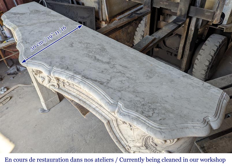 Exceptionnelle cheminée d'époque Napoléon III en marbre de Carrare veiné, orné d'un riche décor de palmettes et d'arabesques Exceptionnelle cheminée d'époque Napoléon III en marbre de Carrare veiné, orné d'un riche décor de palmettes et d'arabesques-18