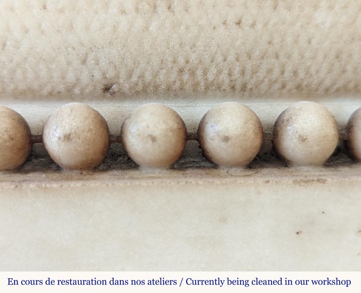 Cheminée d'époque Louis XVI en marbre statuaire, ornée d'un fil de perles Cheminée d'époque Louis XVI en marbre statuaire, ornée d'un fil de perles-3