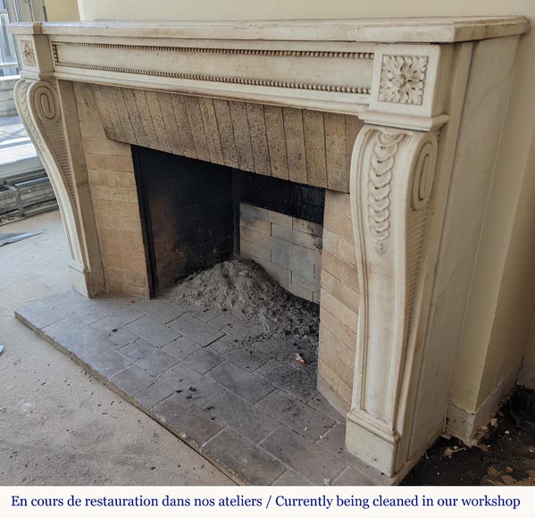Cheminée d'époque Louis XVI en marbre statuaire, ornée d'un fil de perles Cheminée d'époque Louis XVI en marbre statuaire, ornée d'un fil de perles-9