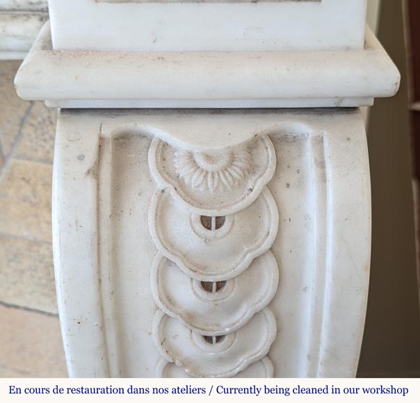 Cheminée d'époque Louis XVI en marbre statuaire, ornée d'un fil de perles Cheminée d'époque Louis XVI en marbre statuaire, ornée d'un fil de perles-11