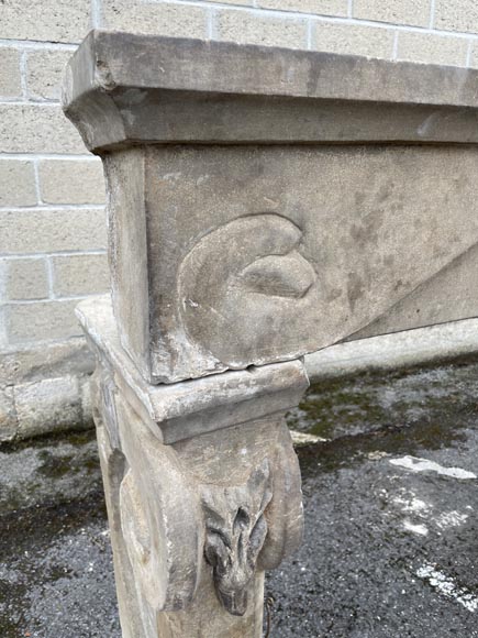 Cheminée en pierre, XVIIe siècle Cheminée en pierre, XVIIe siècle-3