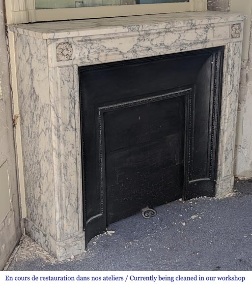 Cheminée de style Louis XVI moulurée en marbre Arabescato Cheminée de style Louis XVI moulurée en marbre Arabescato-2