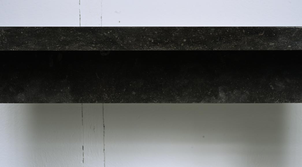 Cheminée de style Directoire à colonnes détachées en marbre statuaire et granit Cheminée de style Directoire à colonnes détachées en marbre statuaire et granit-1