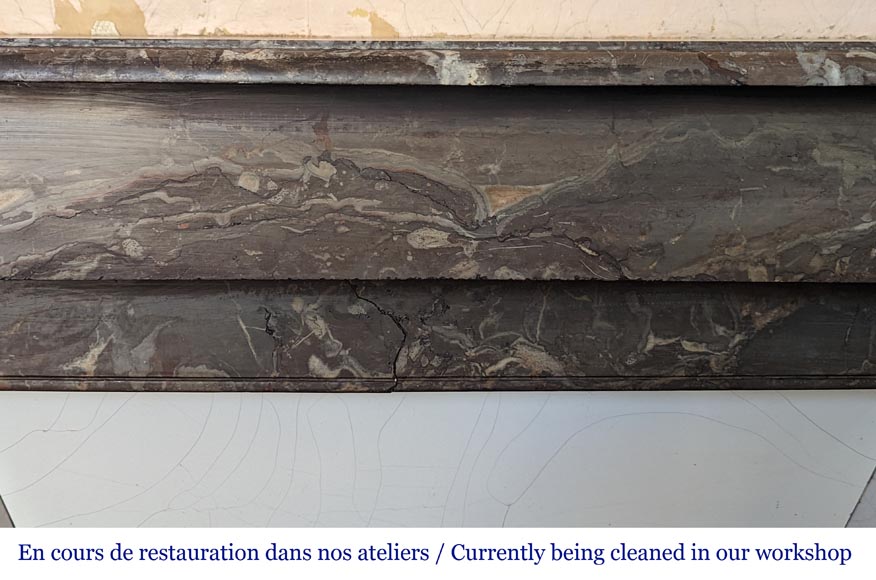 Cheminée de style Napoléon III à modillons en marbre Rouge du Nord Cheminée de style Napoléon III à modillons en marbre Rouge du Nord-1