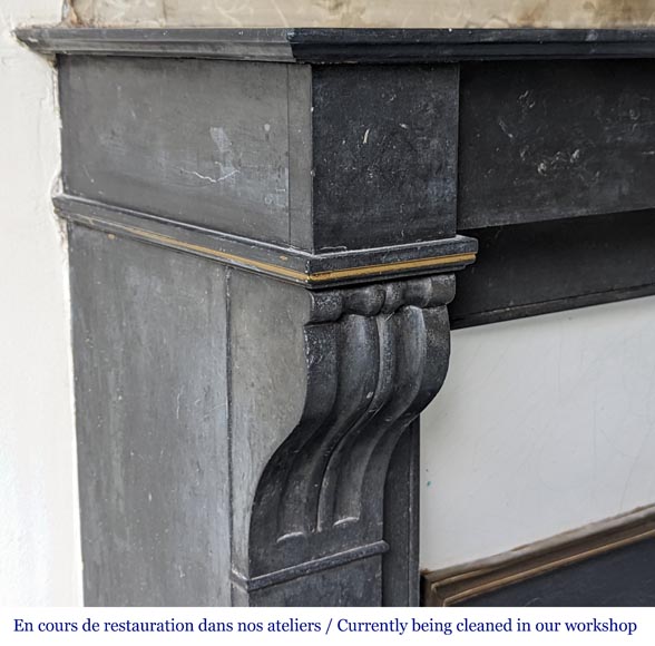 Cheminée de style Napoléon III à modillon en marbre noir fin de Belgique Cheminée de style Napoléon III à modillon en marbre noir fin de Belgique-3