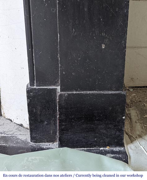 Cheminée de style Napoléon III à modillon en marbre noir fin de Belgique Cheminée de style Napoléon III à modillon en marbre noir fin de Belgique-7