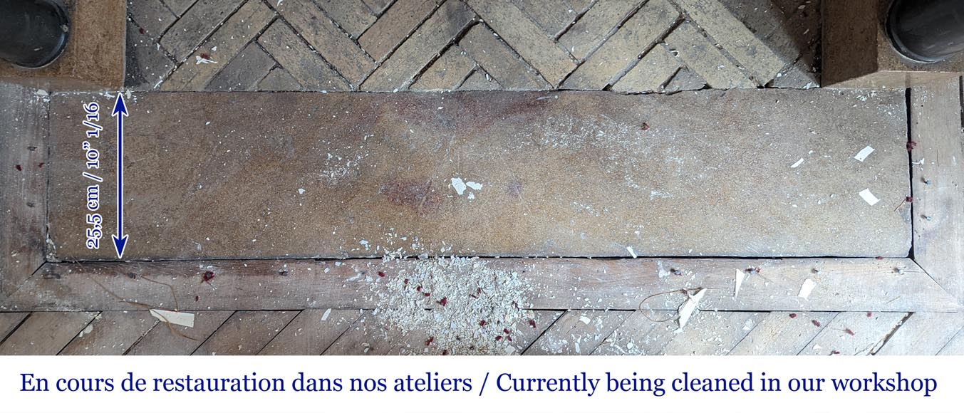 Cheminée bicolore de style Directoire en granite et colonnes détachées en marbre noir Cheminée bicolore de style Directoire en granite et colonnes détachées en marbre noir-8