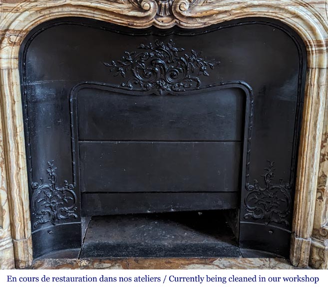 Cheminée de style Louis XV en onyx Cheminée de style Louis XV en onyx-11