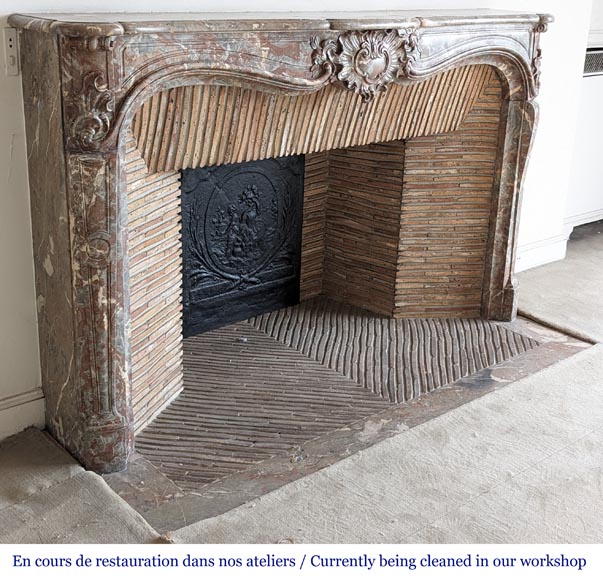 Cheminée de style Louis XV en marbre Rouge Royal, XVIIIe siècle Cheminée de style Louis XV en marbre Rouge Royal, XVIIIe siècle-3