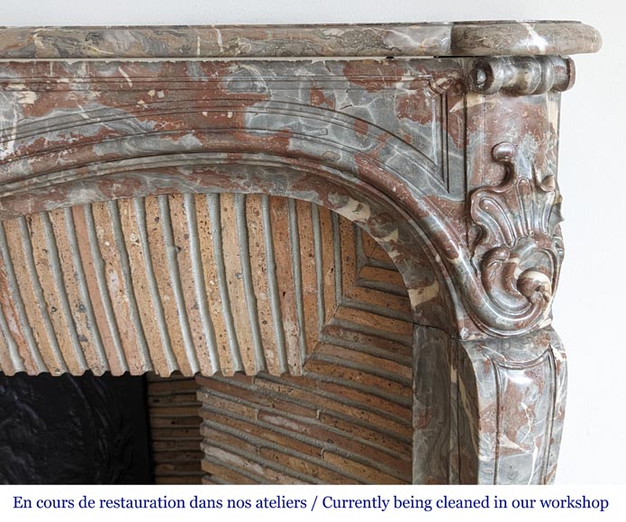 Cheminée de style Louis XV en marbre Rouge Royal, XVIIIe siècle Cheminée de style Louis XV en marbre Rouge Royal, XVIIIe siècle-8