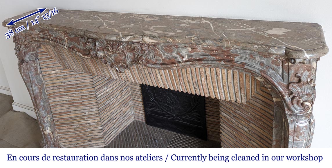 Cheminée de style Louis XV en marbre Rouge Royal, XVIIIe siècle Cheminée de style Louis XV en marbre Rouge Royal, XVIIIe siècle-11