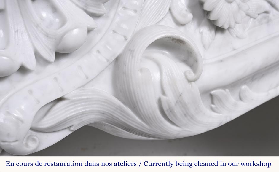 Cheminée de style Louis XV en marbre de Carrare très sculptée, décorée d'une coquille Cheminée de style Louis XV en marbre de Carrare très sculptée, décorée d'une coquille-5