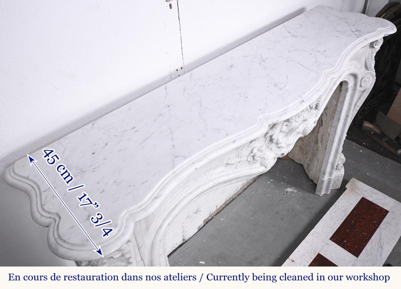 Cheminée de style Louis XV en marbre de Carrare très sculptée, décorée d'une coquille Cheminée de style Louis XV en marbre de Carrare très sculptée, décorée d'une coquille-15