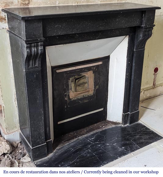 Cheminée de style Napoléon III à modillon en marbre noir Cheminée de style Napoléon III à modillon en marbre noir-2