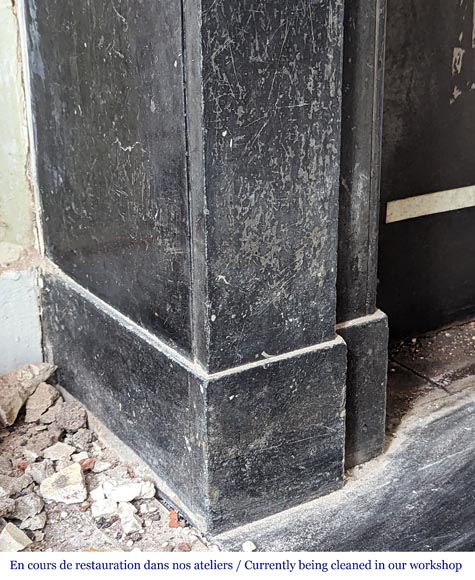 Cheminée de style Napoléon III à modillon en marbre noir Cheminée de style Napoléon III à modillon en marbre noir-4