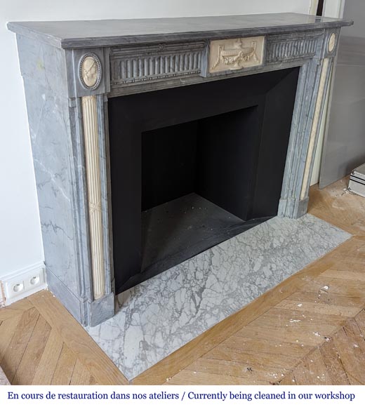Cheminée d’époque Louis XVI bicolore à demi colonnes en marbre Turquin et statuaire Cheminée d’époque Louis XVI bicolore à demi colonnes en marbre Turquin et statuaire-4