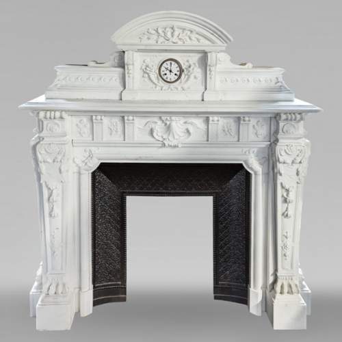 Cheminée de style Napoléon III en marbre statuaire, avec dessus de cheminée incluant une horloge