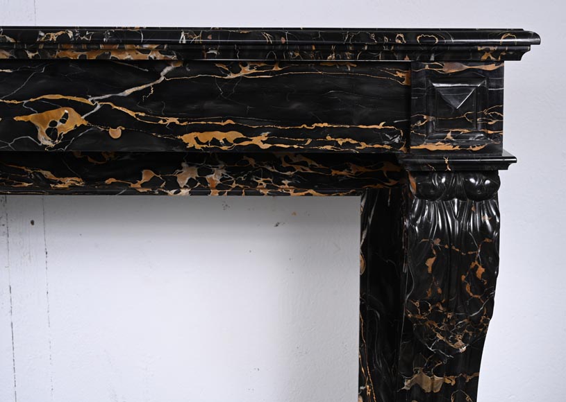 Cheminée de style Napoléon III à pattes de lion sculptée en marbre Portor Cheminée de style Napoléon III à pattes de lion sculptée en marbre Portor-7