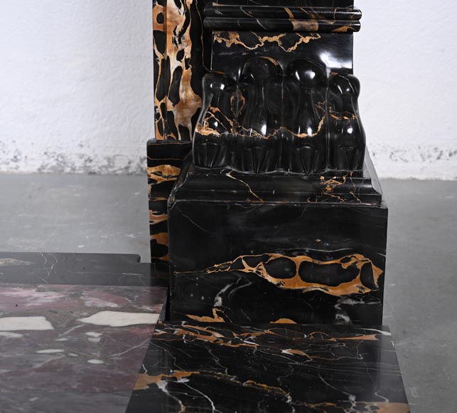 Cheminée de style Napoléon III à pattes de lion sculptée en marbre Portor Cheminée de style Napoléon III à pattes de lion sculptée en marbre Portor-8