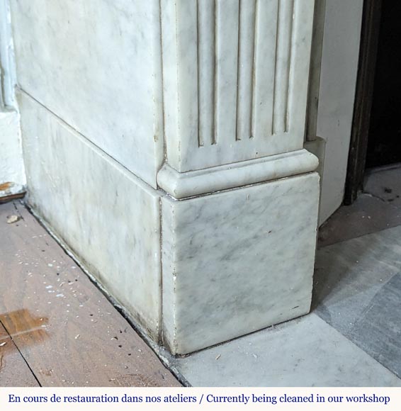 Cheminée de style Louis XVI à cannelures rudentées en marbre de Carrare Cheminée de style Louis XVI à cannelures rudentées en marbre de Carrare-4