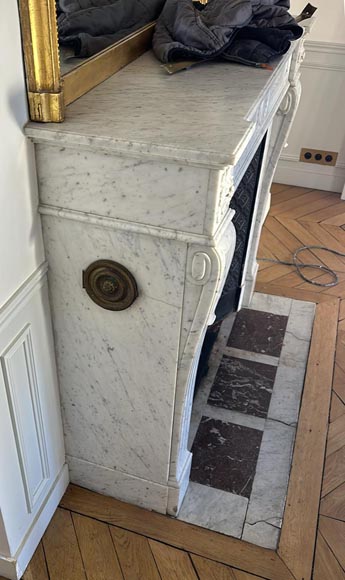 Cheminée de style Louis XVI en marbre de Carrare ornée d'un tournesol Cheminée de style Louis XVI en marbre de Carrare ornée d'un tournesol-2